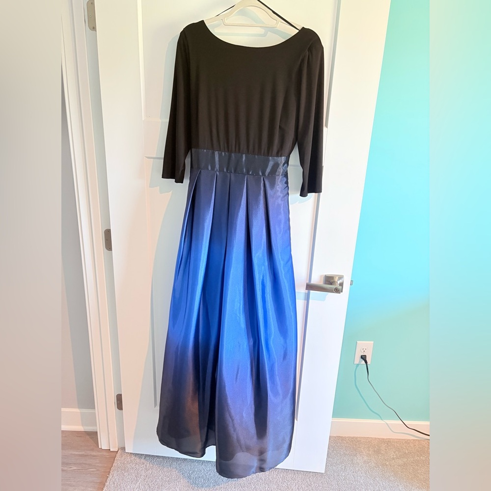Ignite Elegant Black and Blue Ombré Gown size 14 w/pockets - Picture 12 of 12